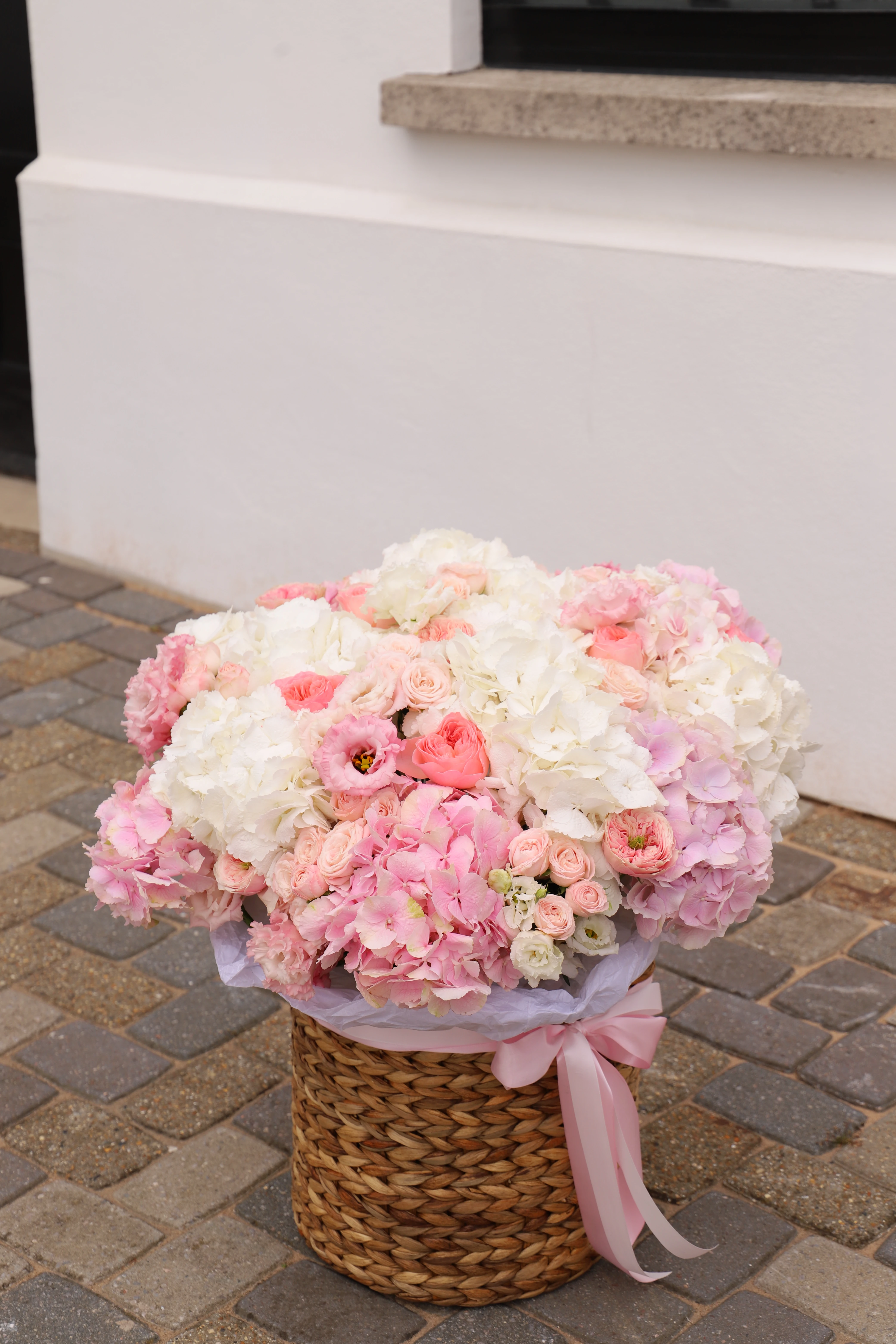 Flowers as the Perfect Anniversary Gift: Best Arrangements and Tips for Choosing the Right Bouquet