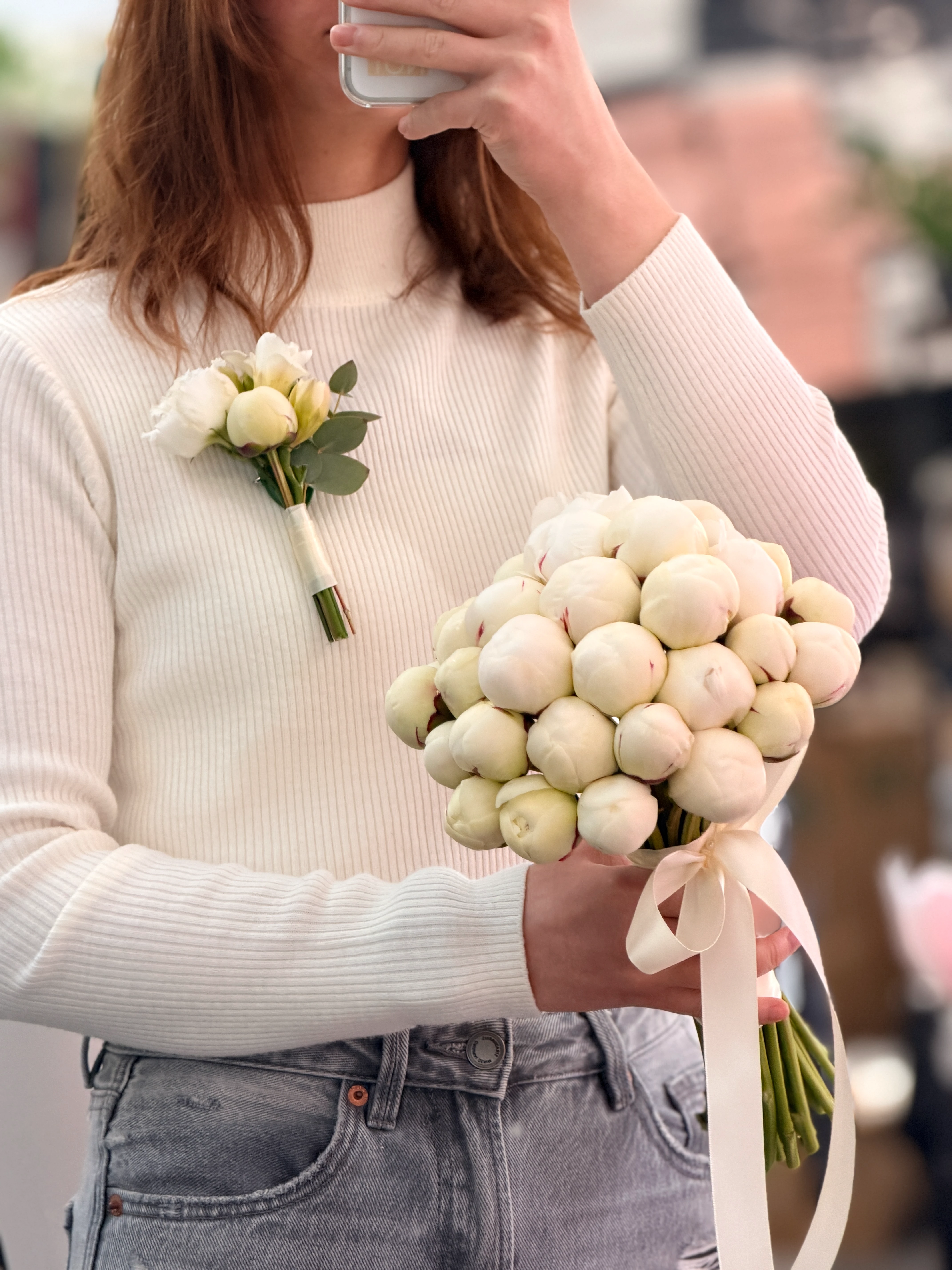 How to Order a Wedding Bouquet with Delivery in London: Tips for Choosing the Right Style and Matching Your Wedding Theme