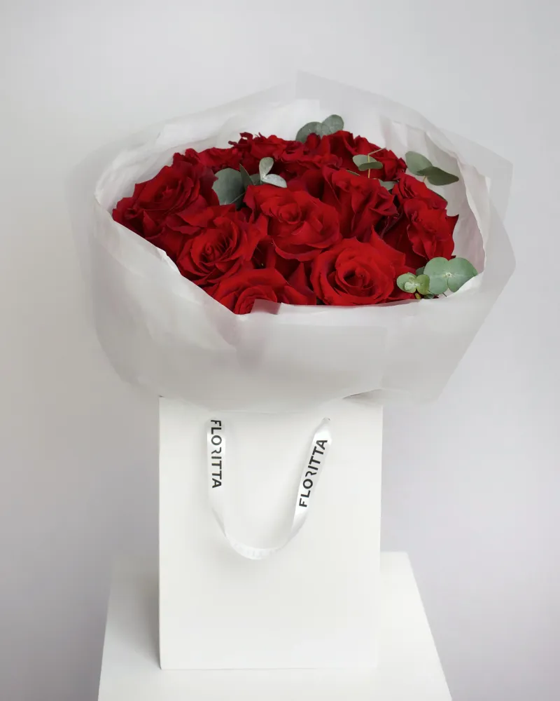 Prettily red rose bouquet