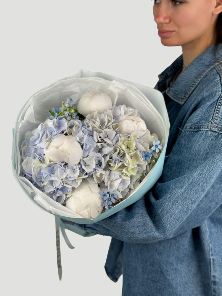 Petite white peony & hydrangea