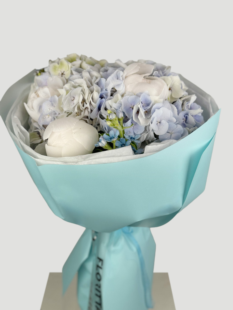 Petite white peony & hydrangea