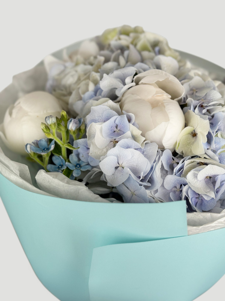 Petite white peony & hydrangea