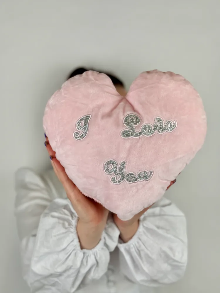 Heart-shaped cushion (can only be ordered together with a bouquet)