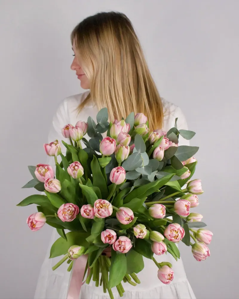 Abundant pink peonies and tulips with eucalyptus stems — Floritta
