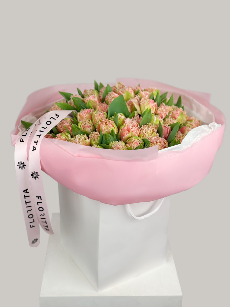 Abundant blush pink carnations with pittosporum in pink wrap — Floritta
