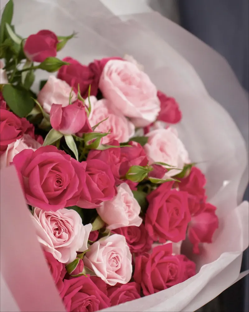 Full bouquet of hot pink and blush roses with lush greenery, Floritta