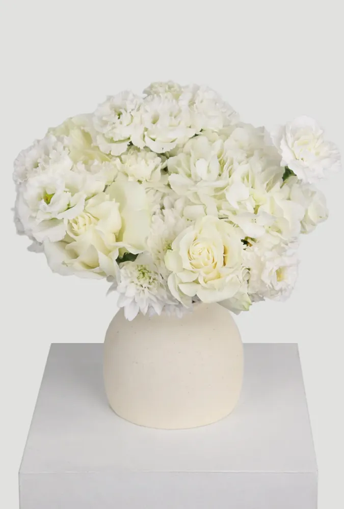 Floral arrangement in white soft neutral tones
