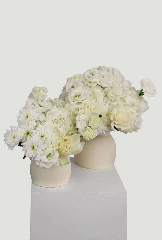 Cream roses and white chrysanthemums with greenery in contemporary ceramic vases — Floritta