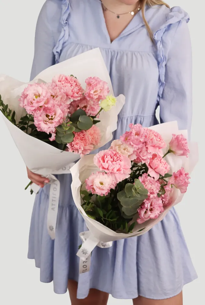 Luxurious pink carnation bouquets with eucalyptus in cream wrap — Floritta