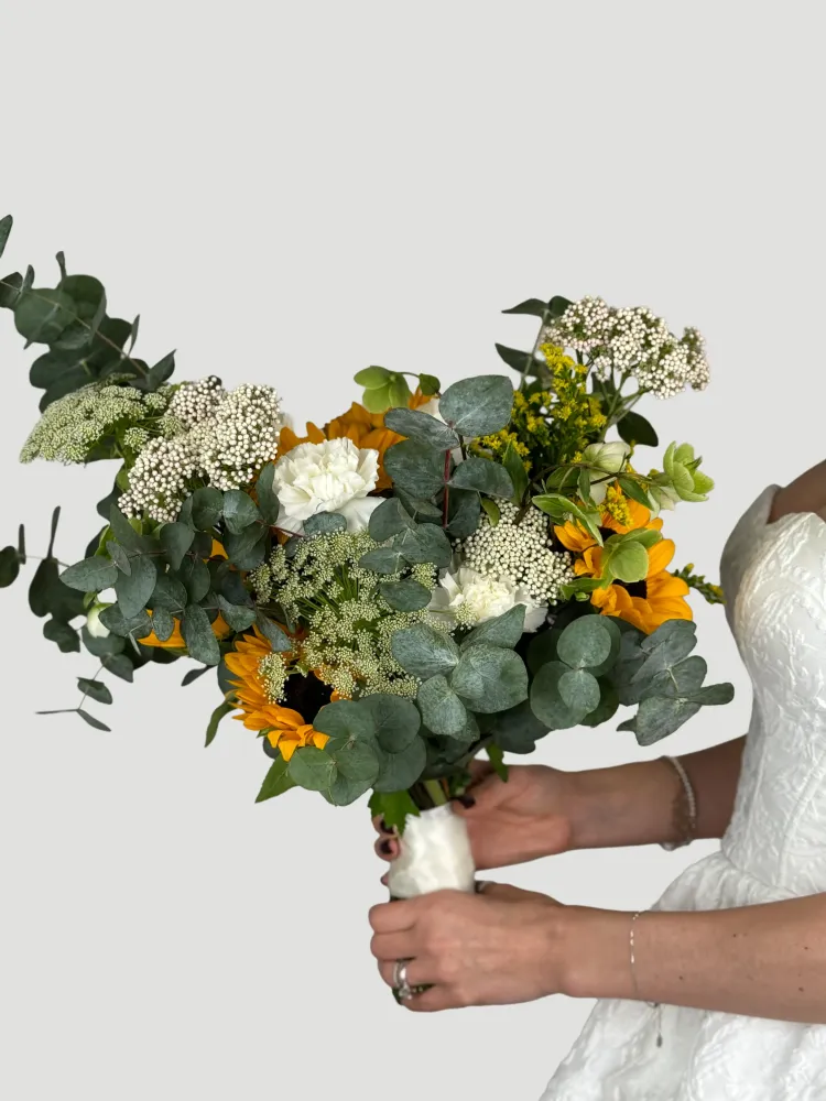Cream and yellow hand-tied bouquet with eucalyptus — Floritta