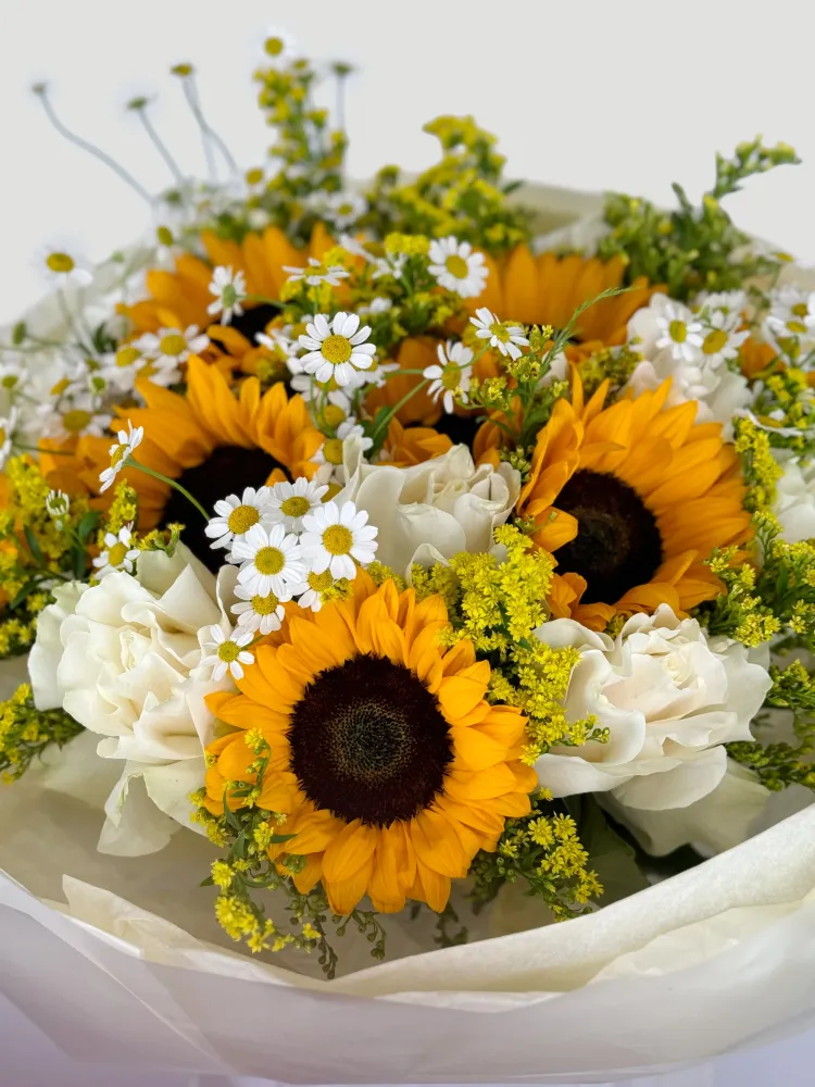 Golden meadow (sunflowers, daisies & roses)