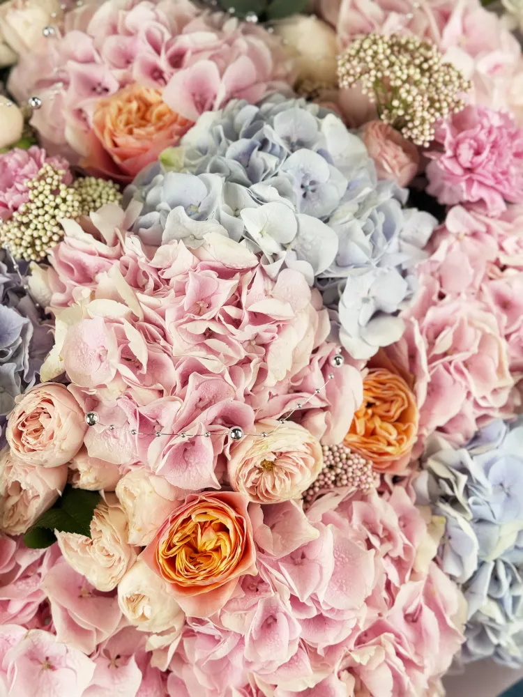 Your grace (hydrangeas & peony spray roses)