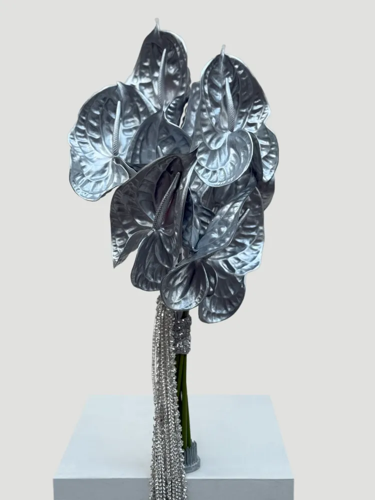 Grey sculptural anthuriums with silver chain embellishment — Floritta