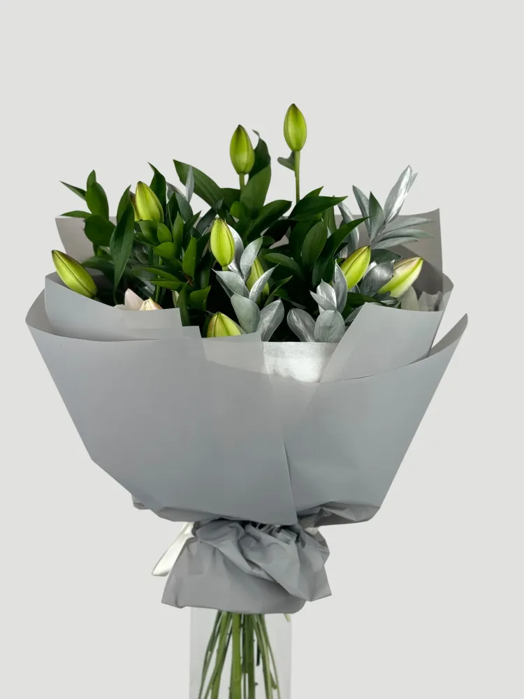 Lush lily buds with mixed greenery in modern grey wrapped bouquet — Floritta