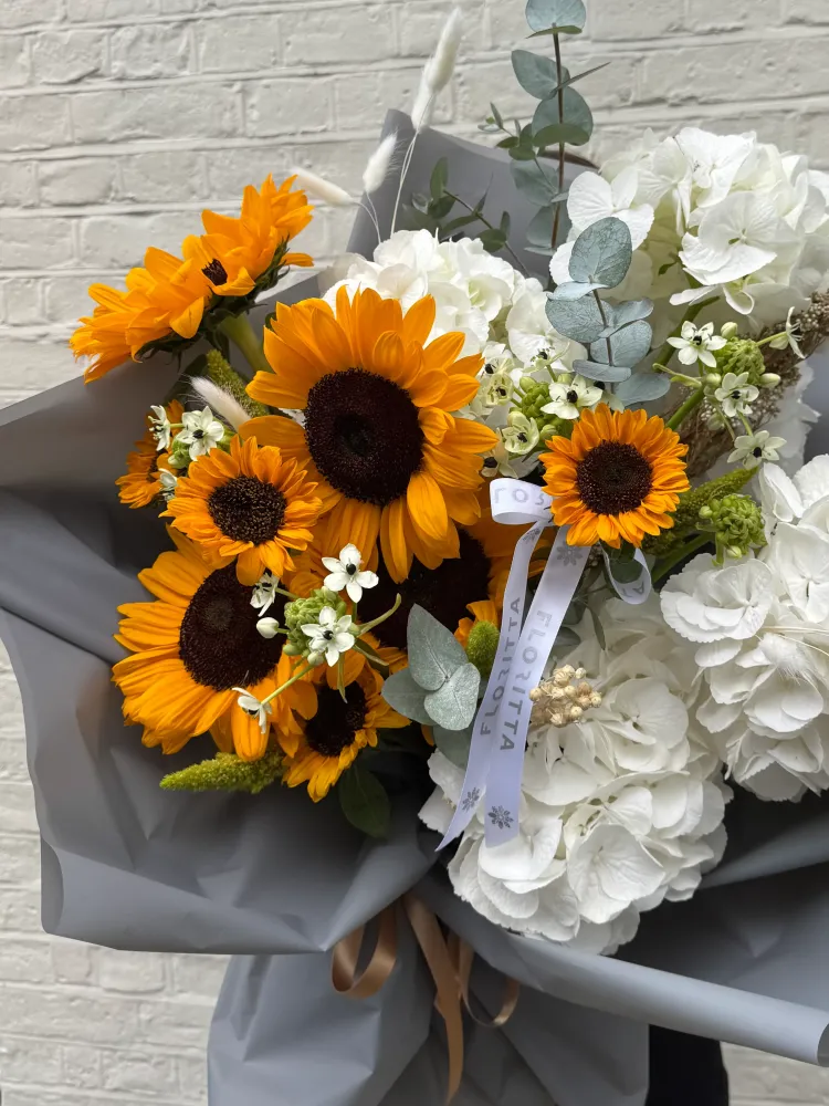 Urban summer (sunflowers & hydrangeas)