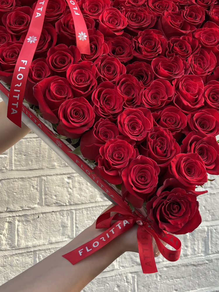 Heart of red roses