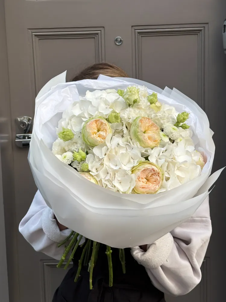 Cloud bloom (hydrangeas, peony roses & eustoma)