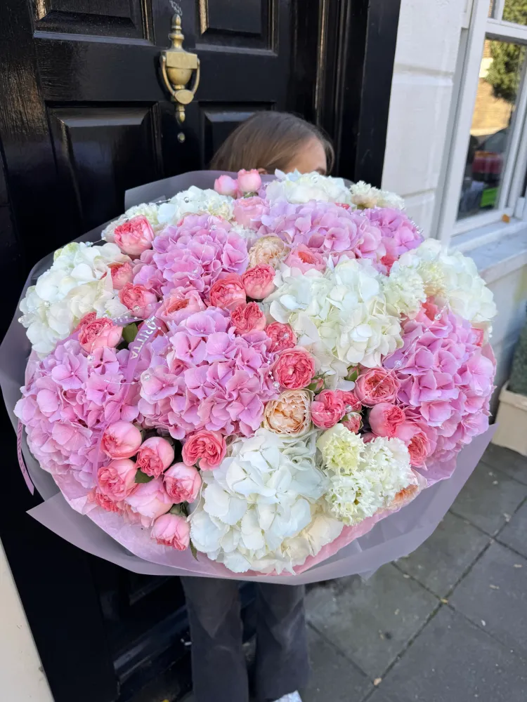 Luxe pink and white hydrangea dome with garden roses and carnations — Floritta