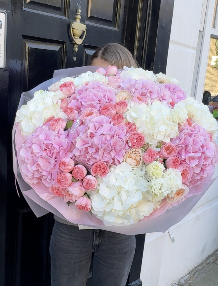 Royal princess dream cloud (hydrangeas & spray roses)
