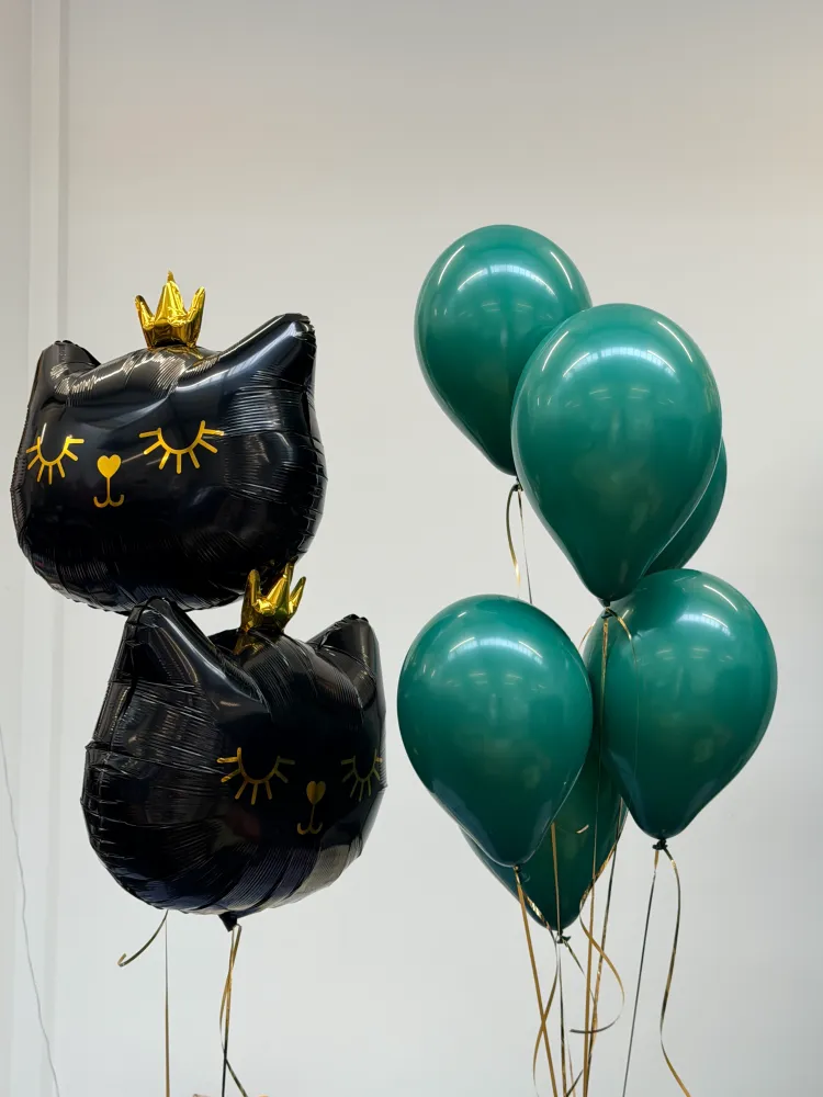 Black cat face and teal balloon bunch celebration display by Floritta