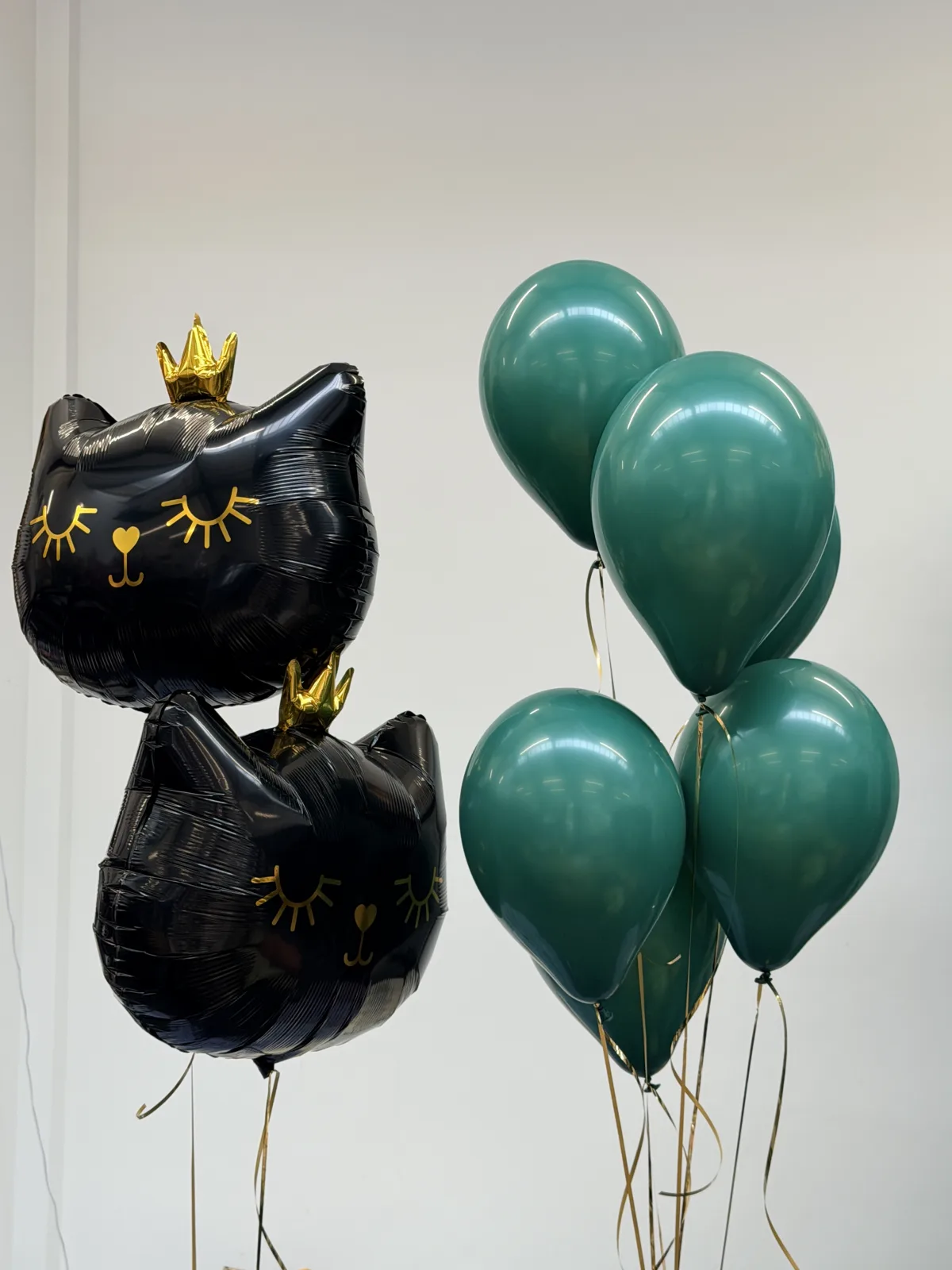 Midnight cats (8 balloons helium inflated)
