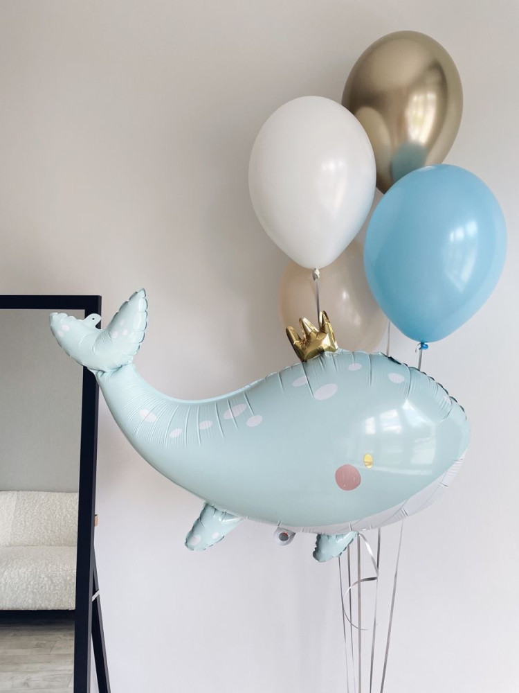 Pale blue whale foil balloon with gold crown and coordinating balloons — Floritta