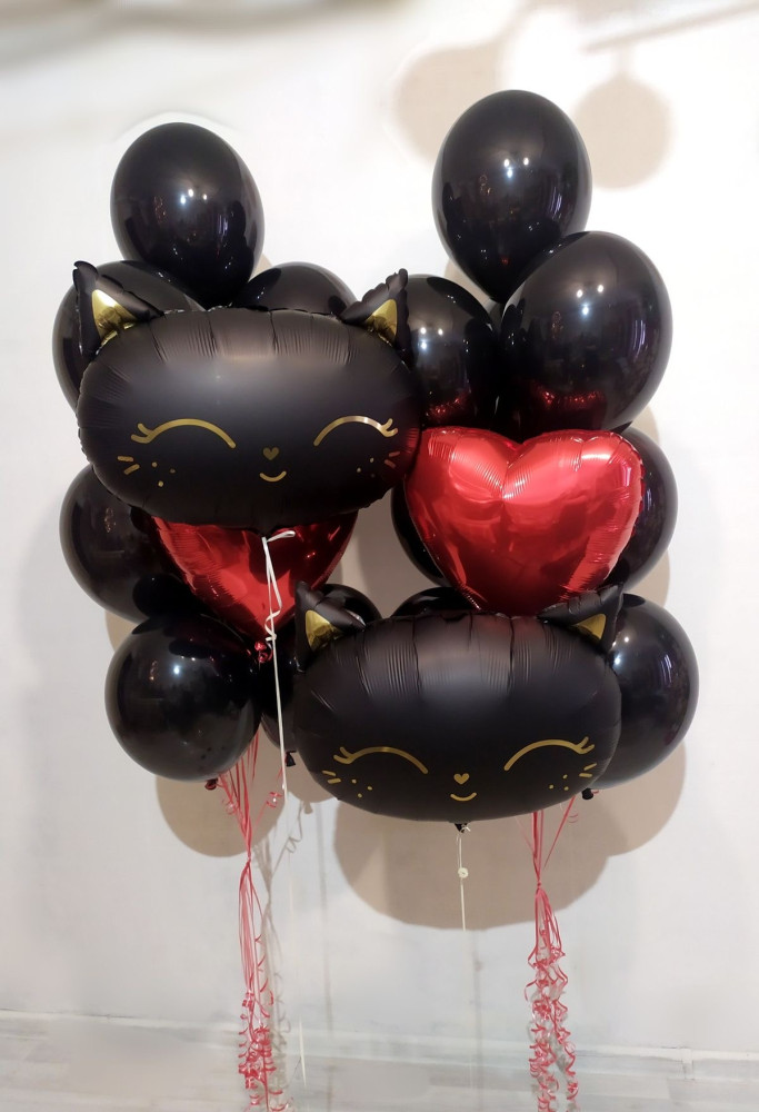 Black cat face balloons with red hearts and gold accents — Floritta