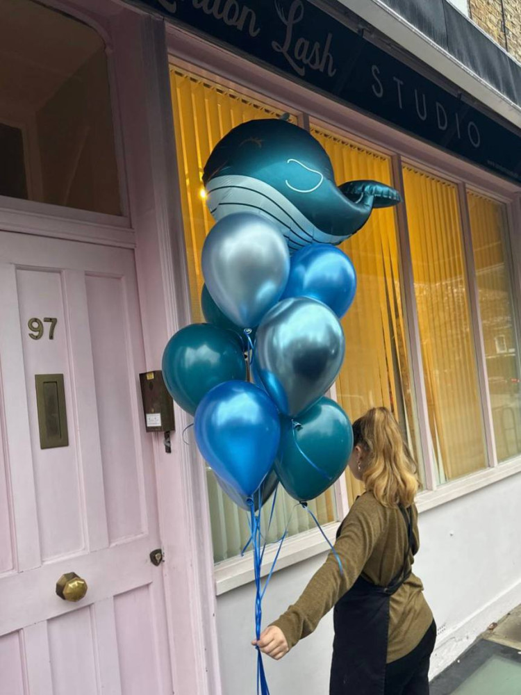 Luxury teal, blue and silver helium balloon bouquet — Floritta London