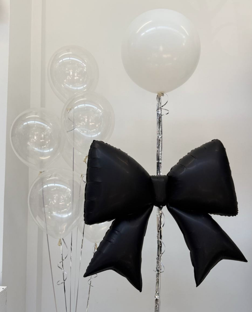 White and clear balloons with black bow — Floritta luxury balloon arrangement