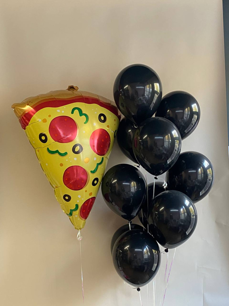 Pizza and black balloons party arrangement from Floritta