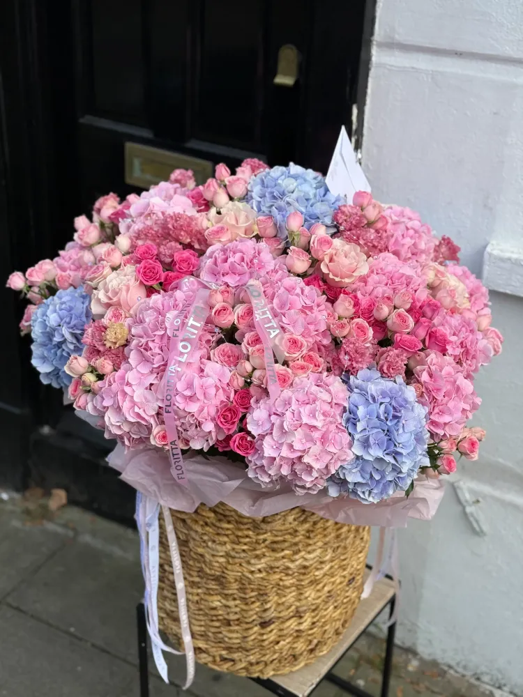 Luxury pink, blue and cream hydrangea rose arrangement in woven basket — Floritta