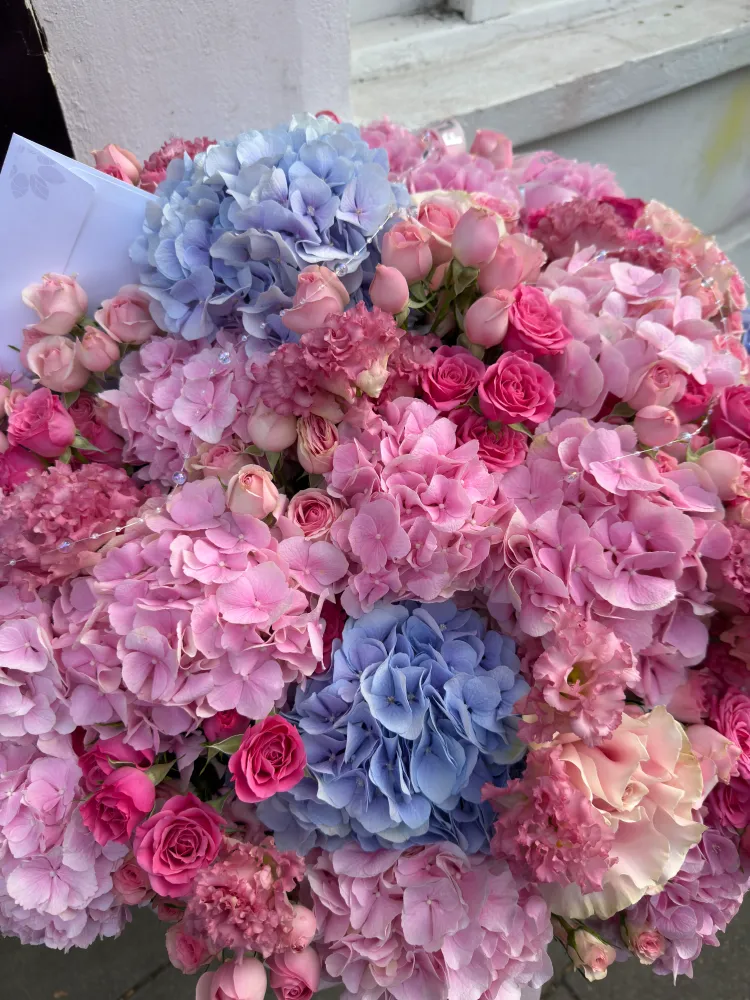 Blossom symphony basket (hydrangeas, eustoma & spray roses)