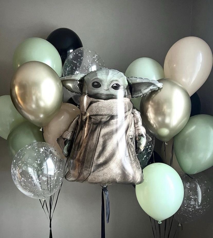 Baby Yoda character balloon bouquet in sage and champagne — Floritta