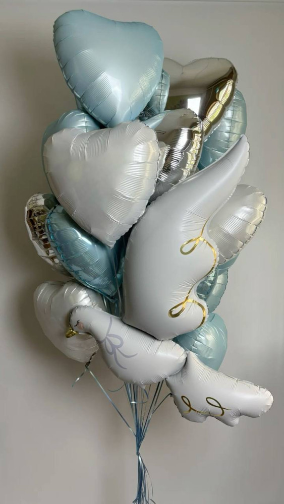 Luxe heart-shaped foil balloons in white, blue and gold — Floritta
