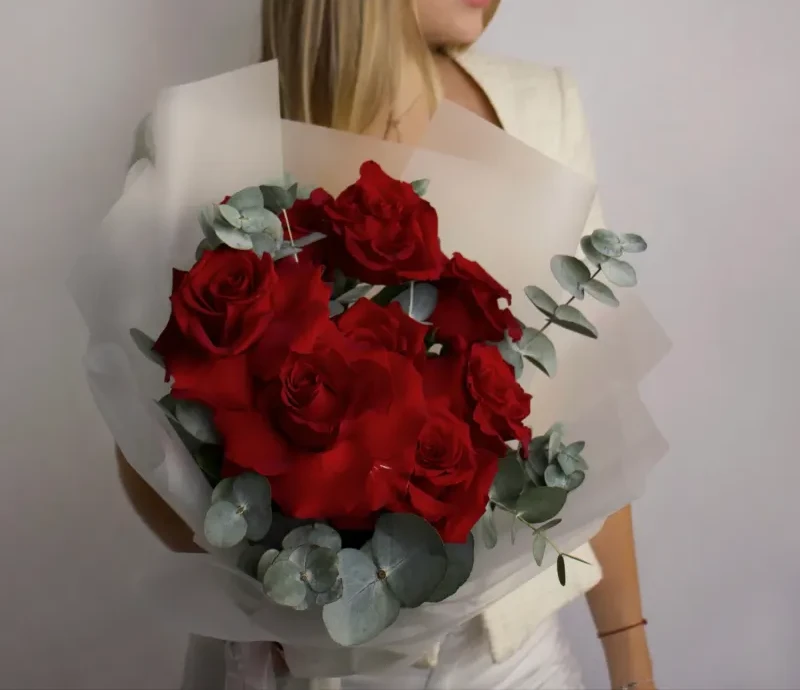 Stylish red rose bouquet