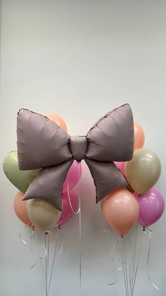 Luxury balloon bouquet with taupe bow and pastel mix — Floritta