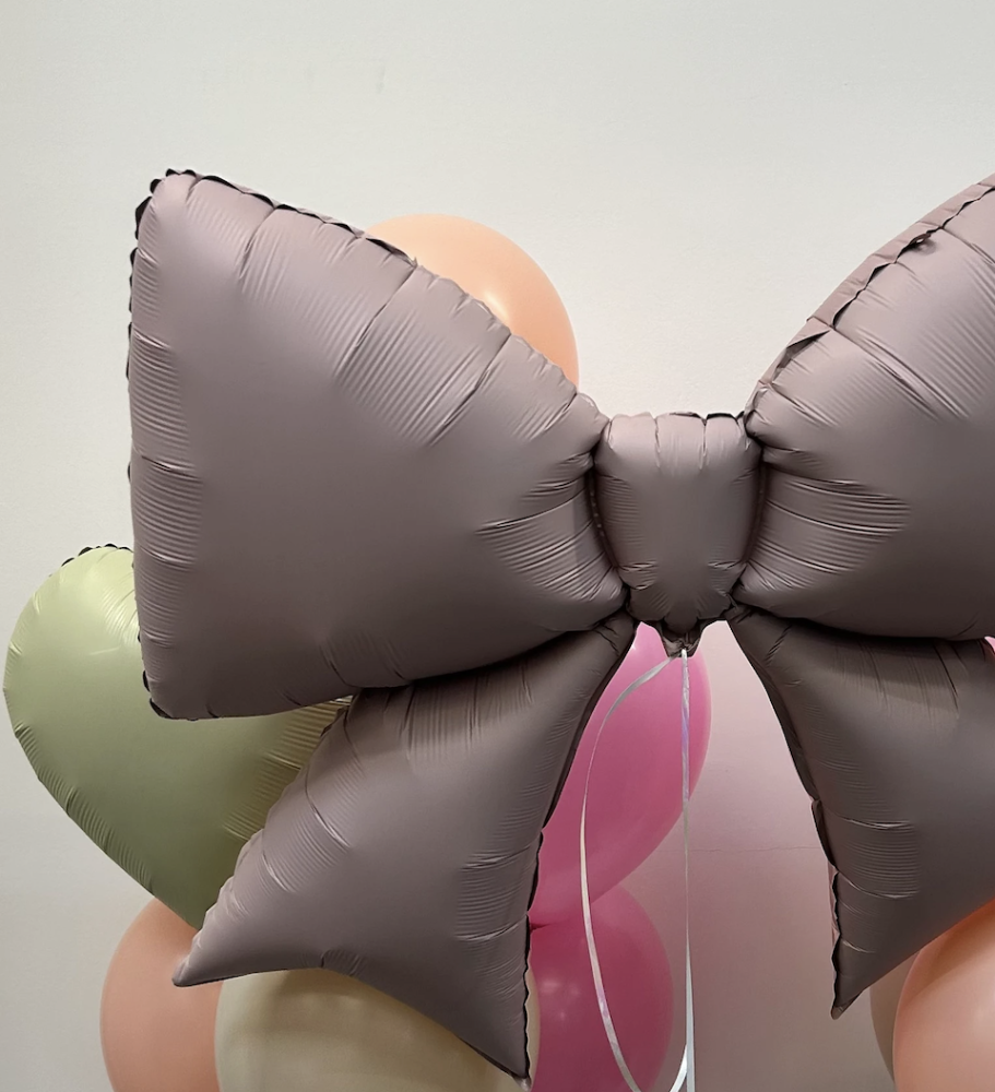 Blush bow elegance (14 balloon helium inflated)