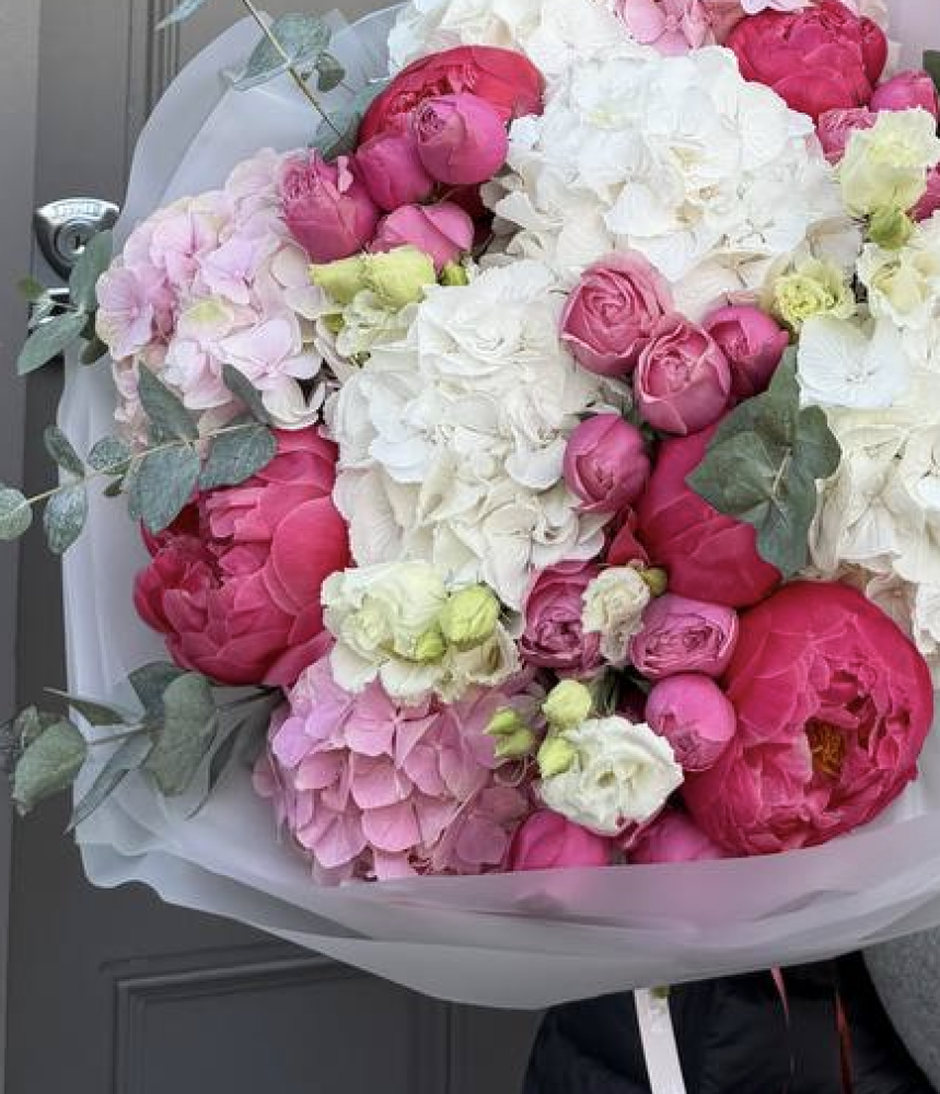 Whispers of love in bloom set