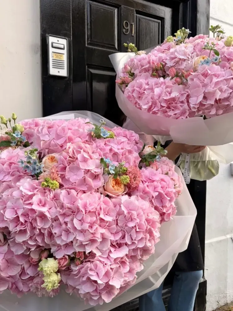 Twin bouquets of grace set