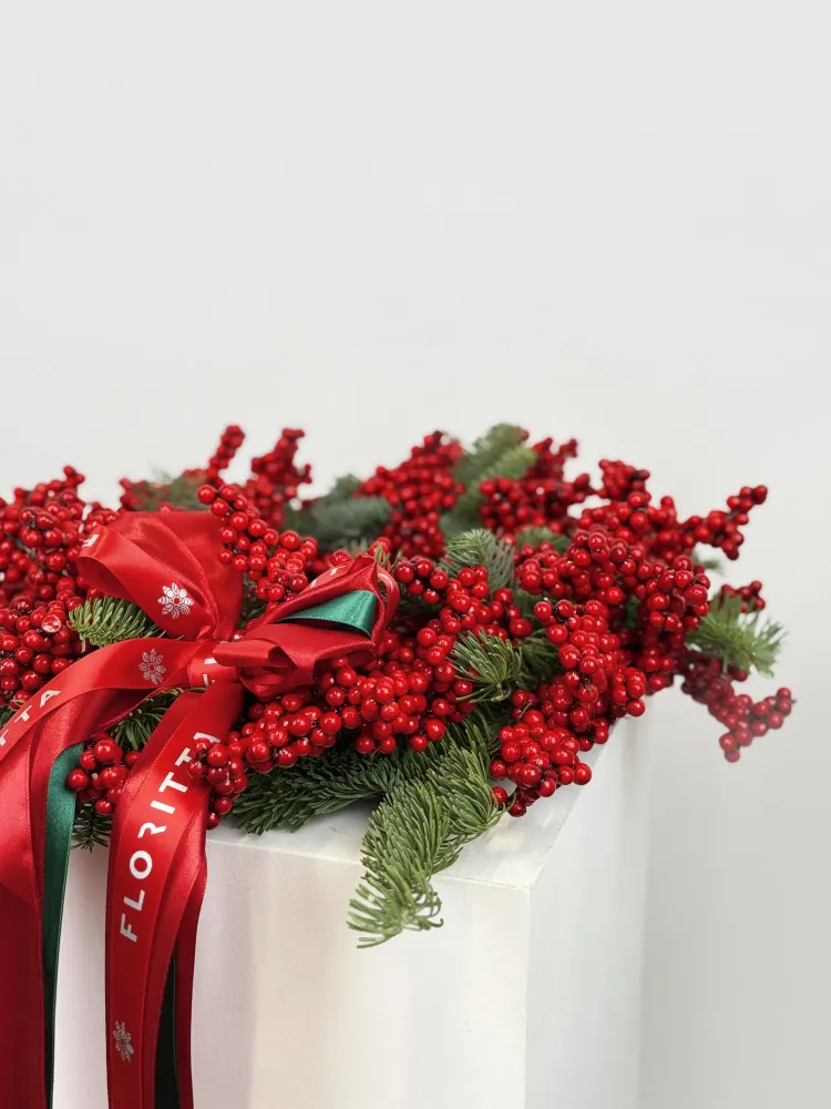 Scarlet noel wreath