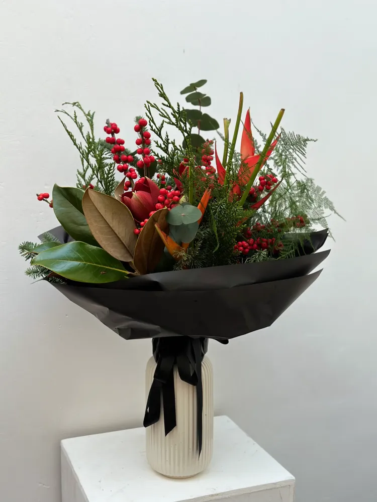 Luxury red skimmia anthurium arrangement with tropical greenery — Floritta