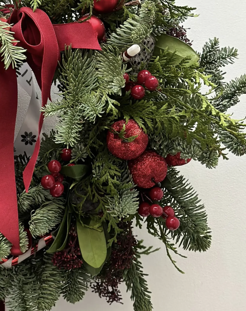 Red berry midnight wreath