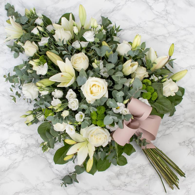 Cream roses, lilies and spray chrysanthemums with eucalyptus — Floritta