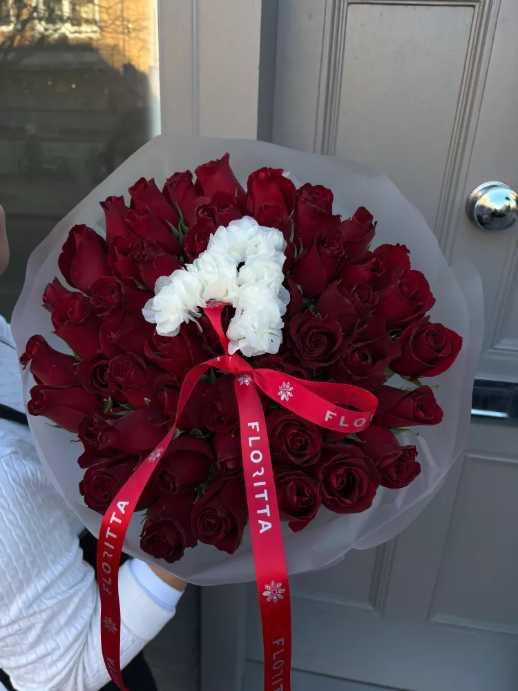 Luxurious dome bouquet of deep red roses and white lisianthus with red ribbon — Floritta