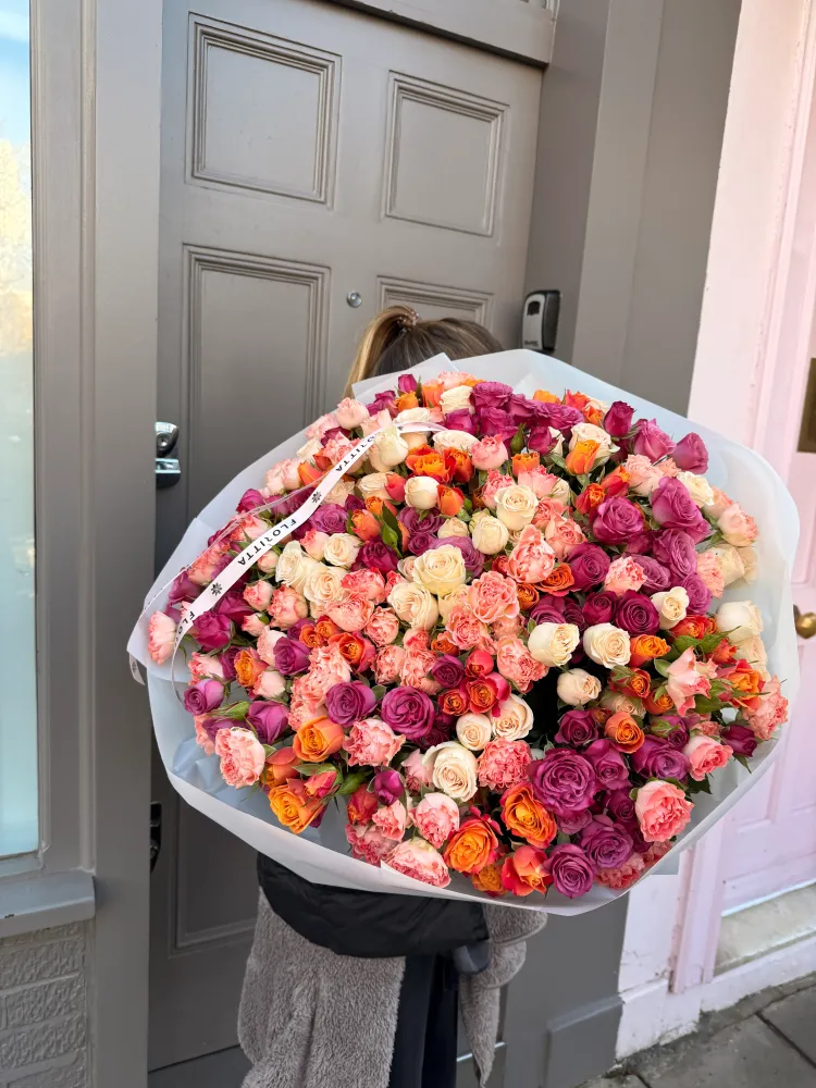Luxe mixed rose and carnation bouquet in magenta, coral and cream — Floritta