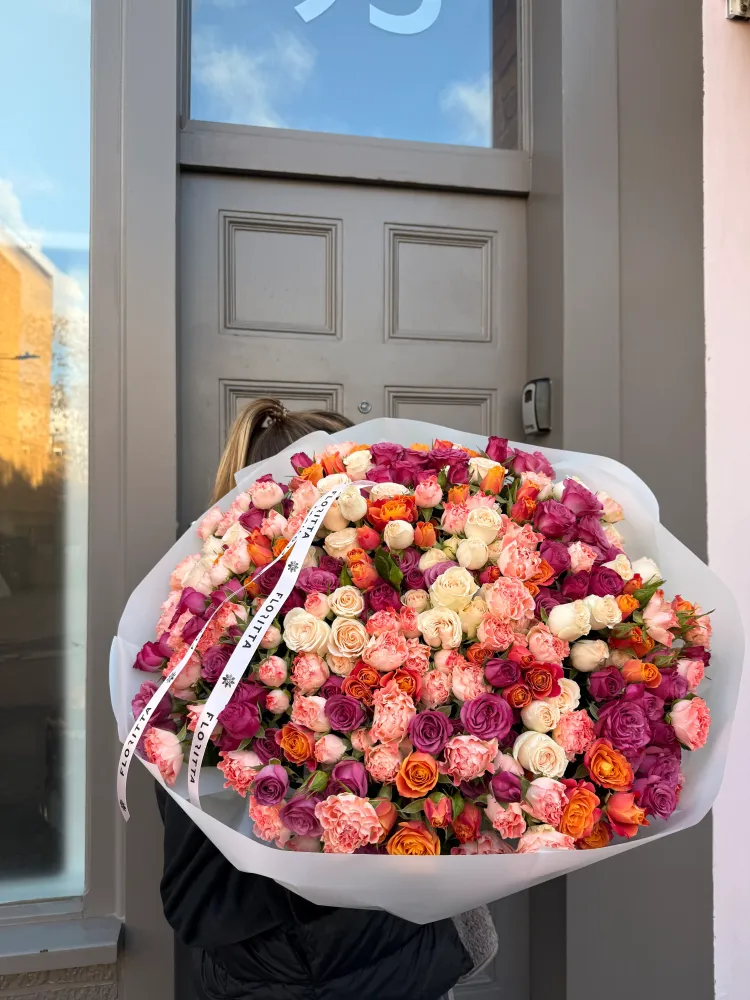Oversized pink, orange and ivory rose arrangement in white wrap — Floritta