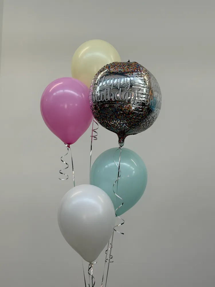Multicoloured glitter and pearl balloon bouquet with Happy Birthday foil design — Floritta