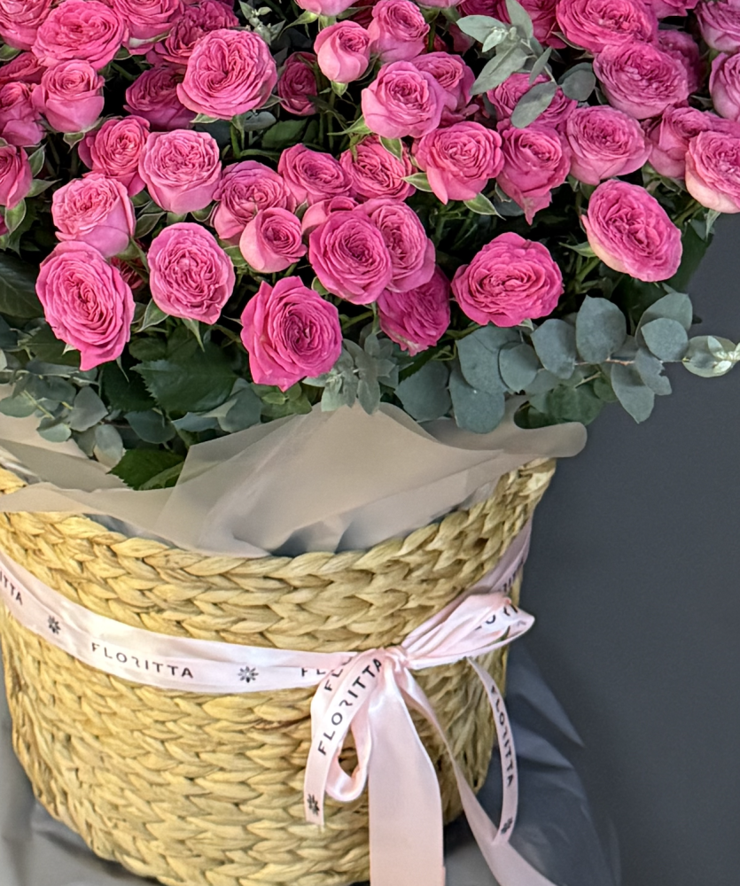 Garden rose grandeur basket
