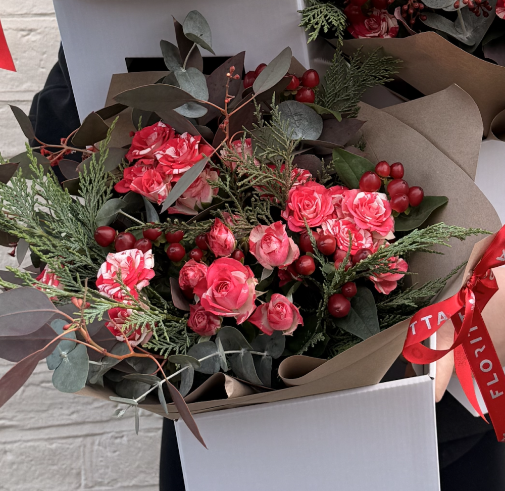 Scarlet christmas mini bouquet - £39 per each bouquet