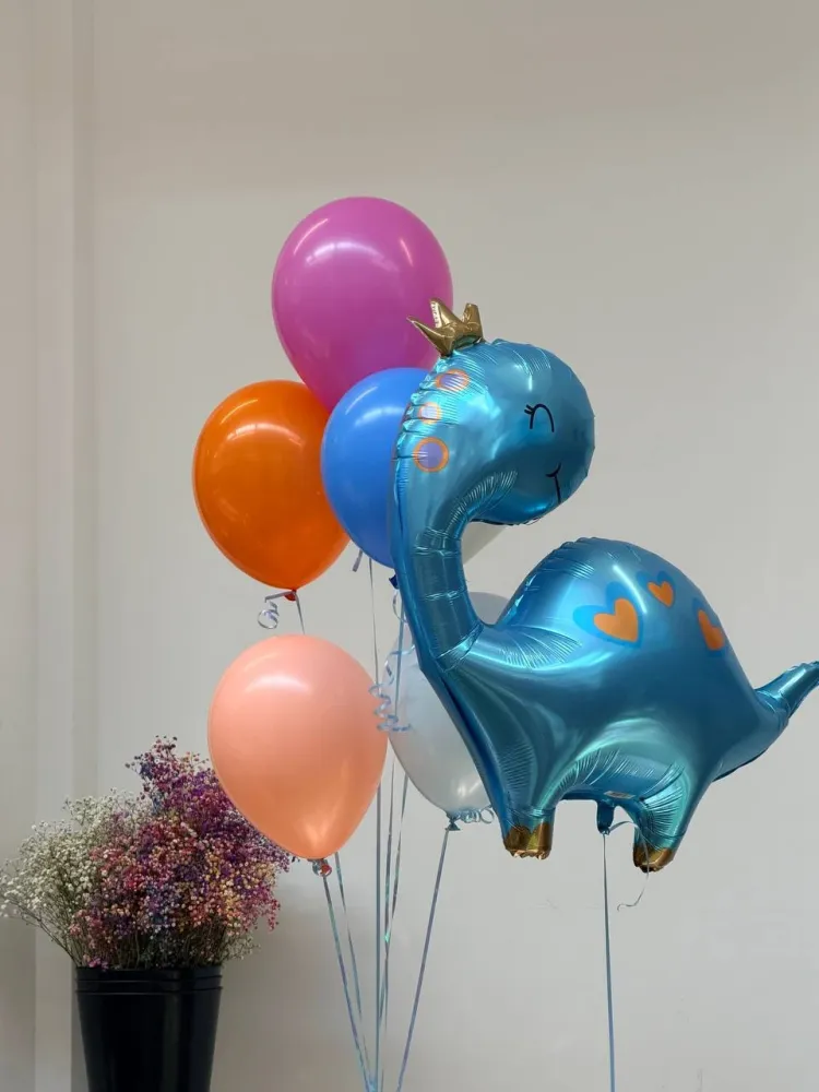 Little dino prince (7 balloons helium inflated)